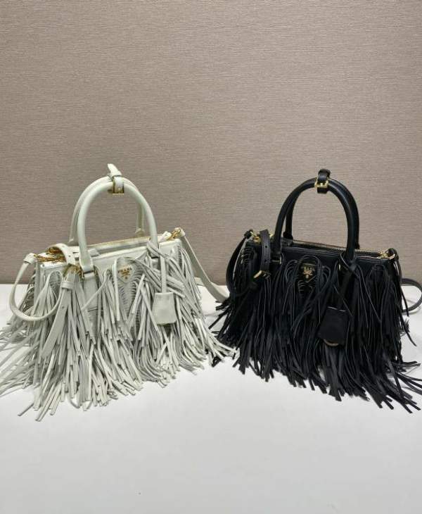 Picture of Prada Handbags _SKUfw242321418fw